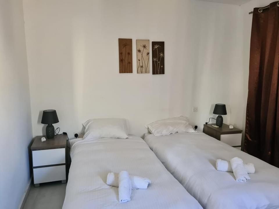 St Julians Central 2 Bedroom Apartment Saint Julian's Bagian luar foto