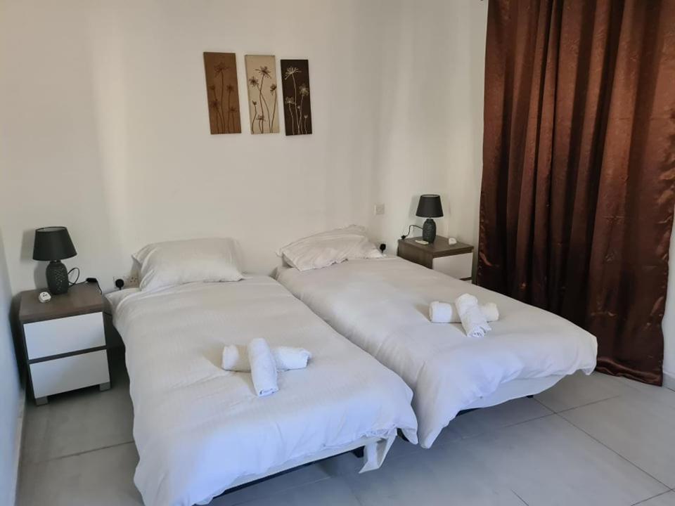 St Julians Central 2 Bedroom Apartment Saint Julian's Bagian luar foto