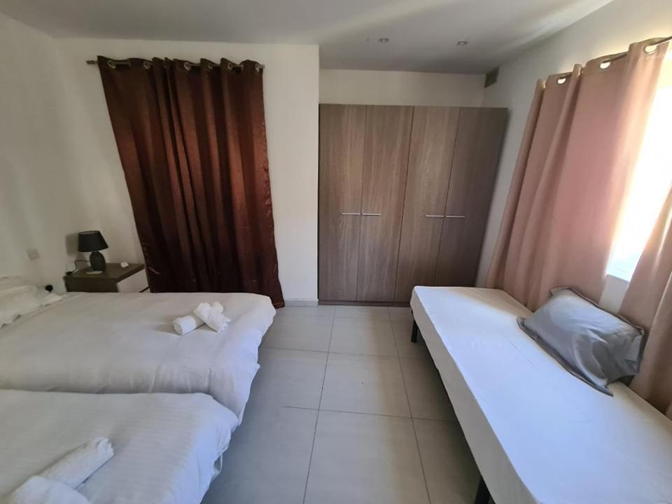 St Julians Central 2 Bedroom Apartment Saint Julian's Bagian luar foto