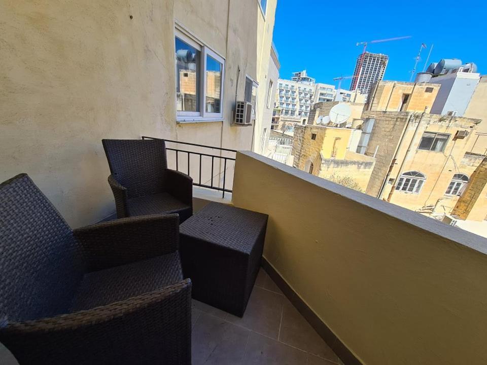 St Julians Central 2 Bedroom Apartment Saint Julian's Bagian luar foto