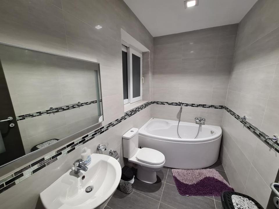 St Julians Central 2 Bedroom Apartment Saint Julian's Bagian luar foto