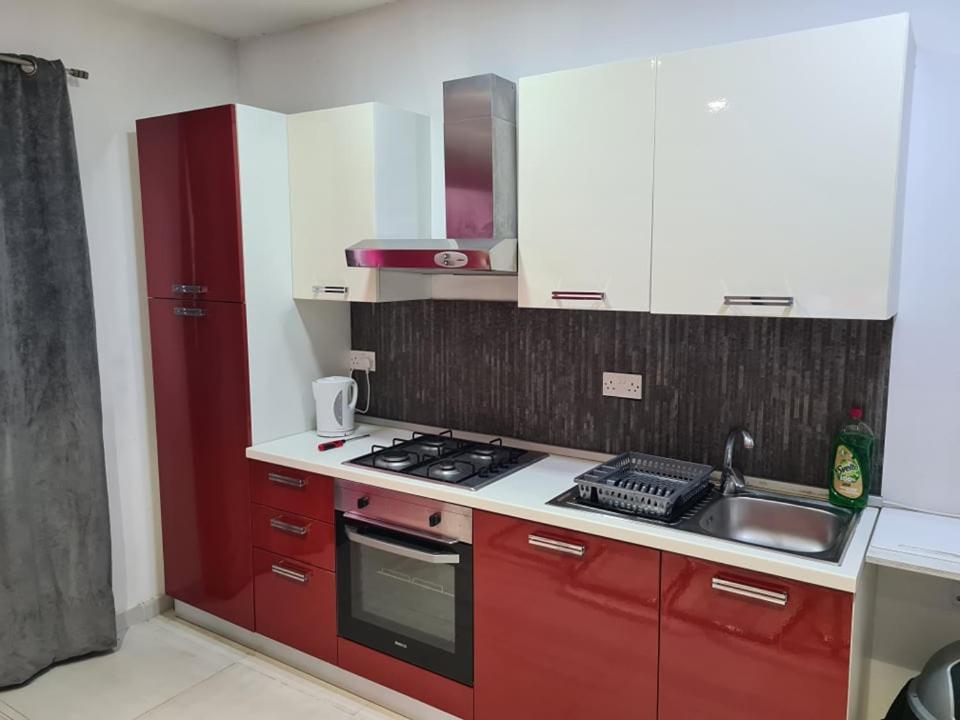 St Julians Central 2 Bedroom Apartment Saint Julian's Bagian luar foto