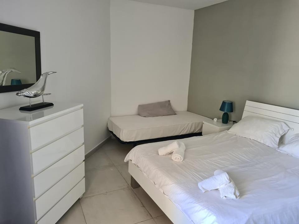 St Julians Central 2 Bedroom Apartment Saint Julian's Bagian luar foto
